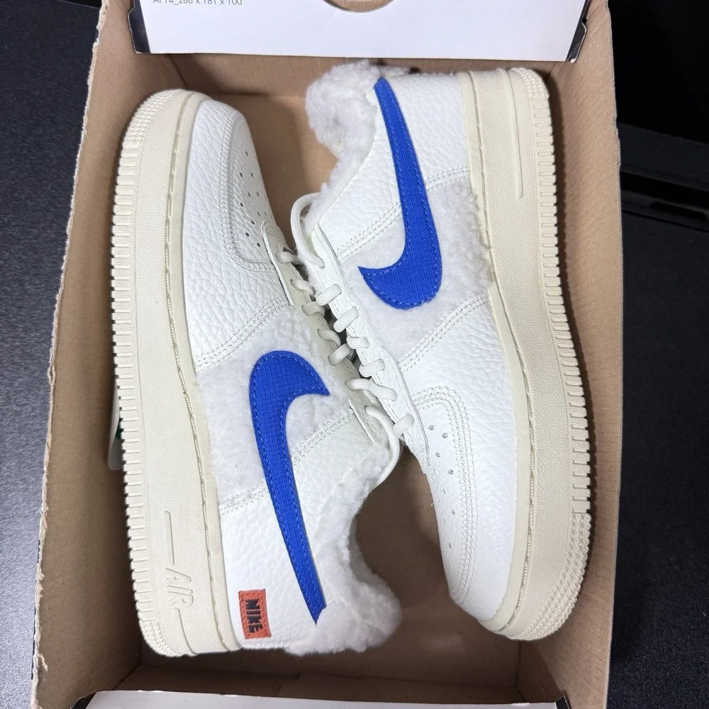 Nike Air Force 1 '07 Womens Size 5 White Sherpa Fleece DO6680-100‎ Blue Coconut